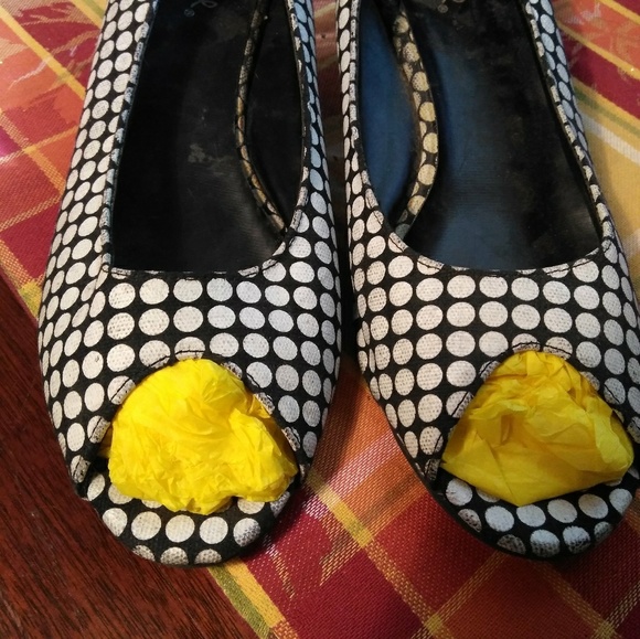 Black and White peep toe flats - Picture 1 of 5